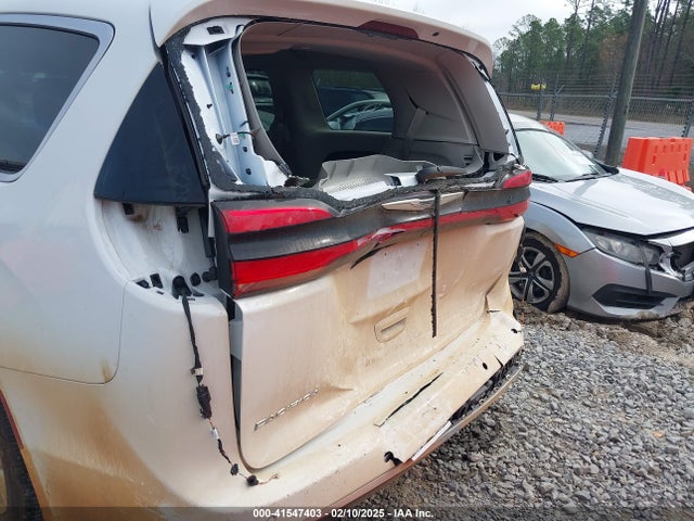 Chrysler Pacifica Touring L 2024 2C4RC1BG4RR120210 Image 6