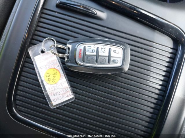 2022 CHRYSLER PACIFICA HYBRID 2C4RC1L75NR173572 Photo 10