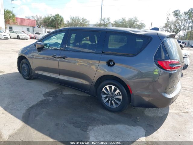 2022 CHRYSLER PACIFICA HYBRID 2C4RC1L75NR173572 Photo 2