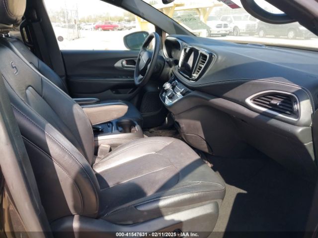 2022 CHRYSLER PACIFICA HYBRID 2C4RC1L75NR173572 Photo 4