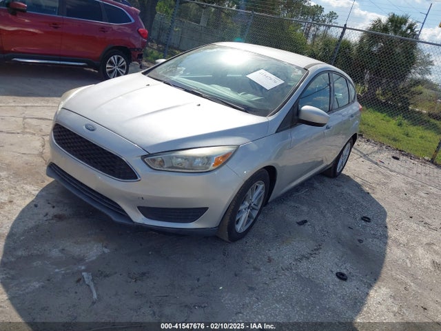 Ford FOCUS SE 2018 1FADP3K22JL207752 Image 2