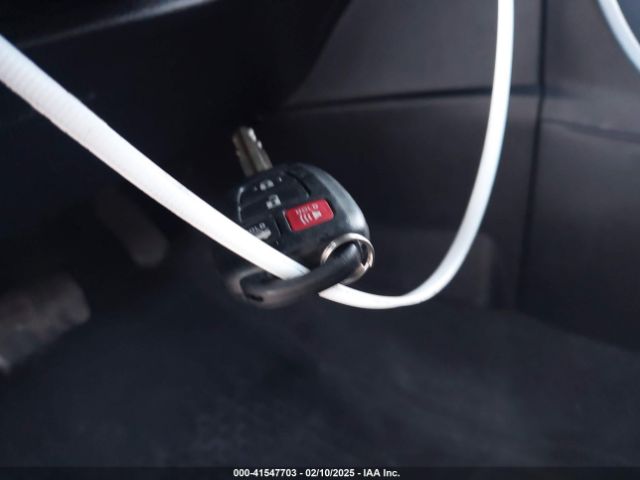 2T1BURHE6KC142573 Toyota COROLLA SE