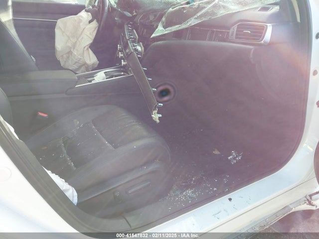 1HGCV2F9XNA007525 Honda Accord Touring