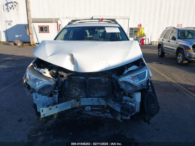 JTMRFREV6HJ702165 Toyota Rav4 Xle