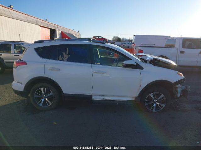 JTMRFREV6HJ702165 Toyota Rav4 Xle