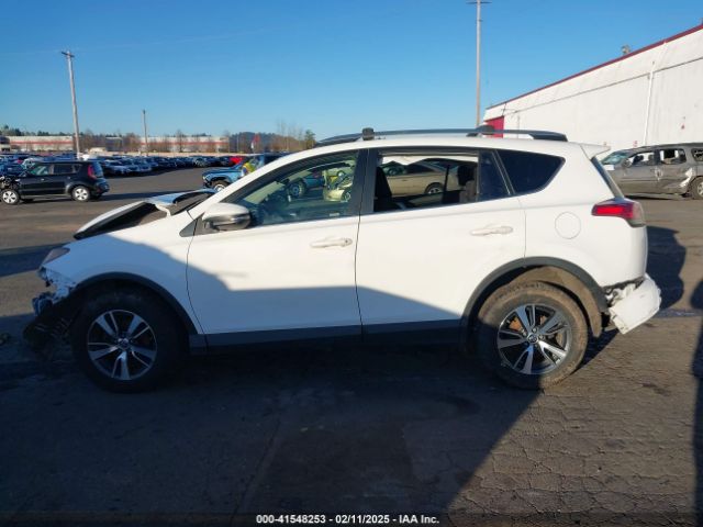 JTMRFREV6HJ702165 Toyota Rav4 Xle