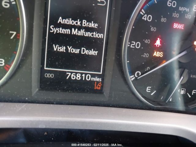 JTMRFREV6HJ702165 Toyota Rav4 Xle