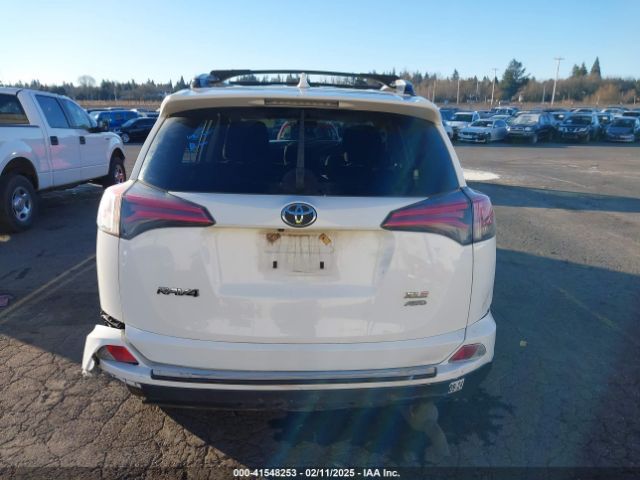 JTMRFREV6HJ702165 Toyota Rav4 Xle