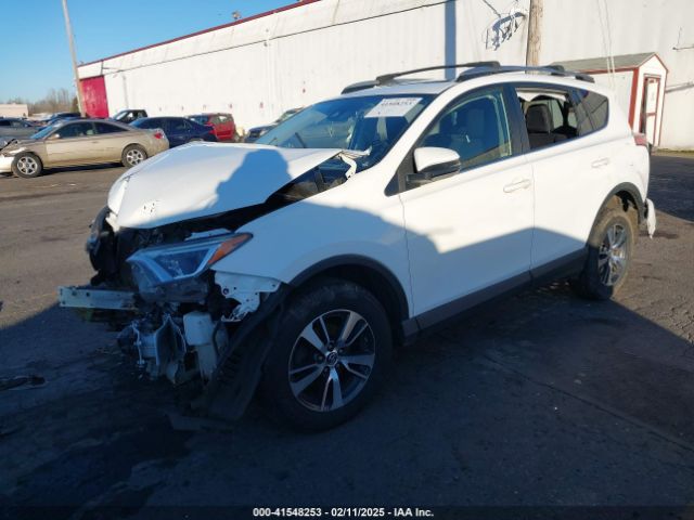JTMRFREV6HJ702165 Toyota Rav4 Xle