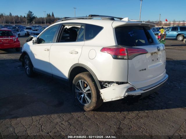 JTMRFREV6HJ702165 Toyota Rav4 Xle