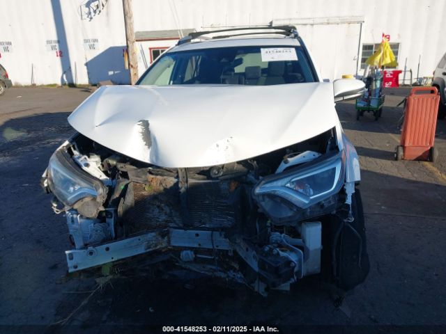 JTMRFREV6HJ702165 Toyota Rav4 Xle