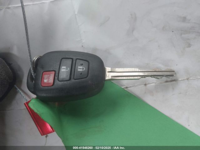 JTMBFREV1JJ230173 Toyota RAV4 LE