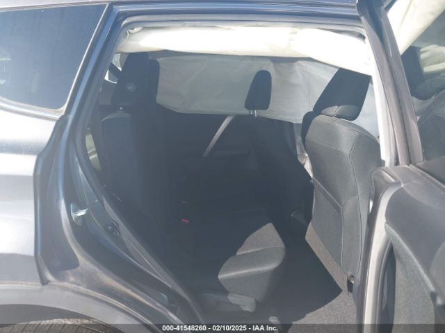 JTMBFREV1JJ230173 Toyota RAV4 LE