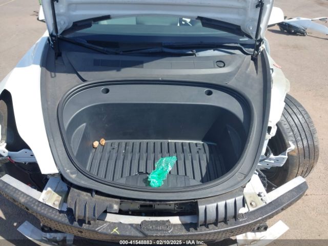 5YJ3E1EA1NF241533 Tesla 2022