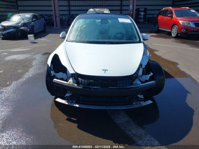 5YJ3E1EA1NF241533 Tesla 2022