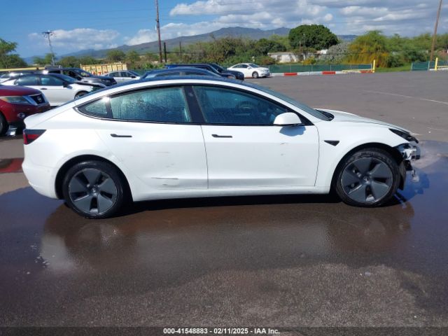 5YJ3E1EA1NF241533 Tesla 2022