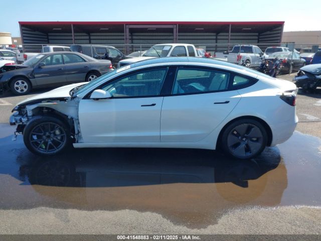 5YJ3E1EA1NF241533 Tesla 2022