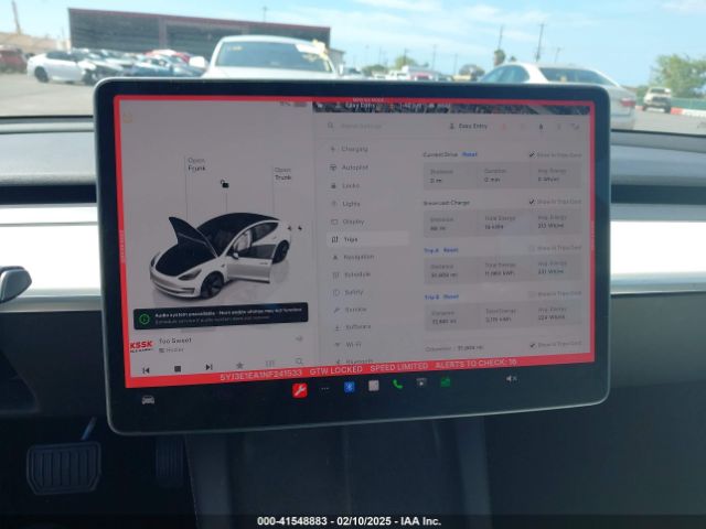 5YJ3E1EA1NF241533 Tesla 2022