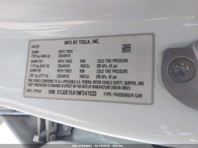 5YJ3E1EA1NF241533 Tesla 2022