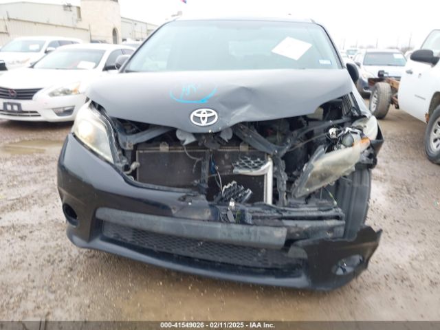 5TDXZ3DC2HS783440 Toyota Sienna Se 8 Passenger