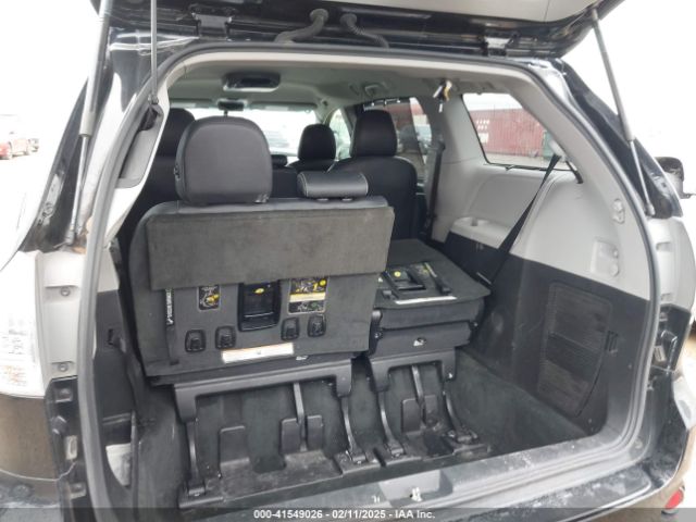 5TDXZ3DC2HS783440 Toyota Sienna Se 8 Passenger
