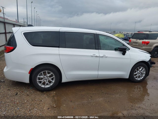 Chrysler Pacifica Touring L 2024 2C4RC1BG4RR151148 Image 14