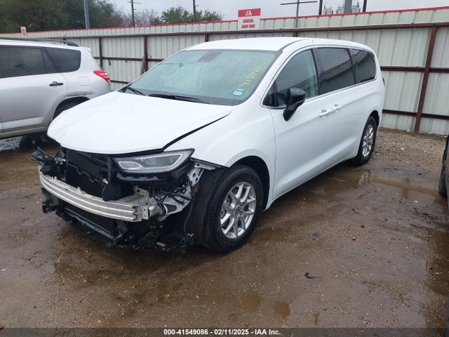 Chrysler Pacifica Touring L 2024 2C4RC1BG4RR151148 Image 2
