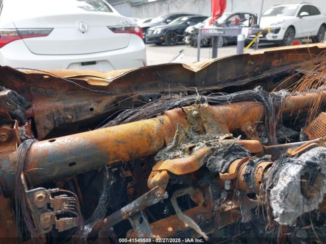 4T1B61HK2KU268851 Toyota CAMRY XSE