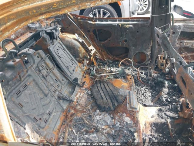 4T1B61HK2KU268851 Toyota CAMRY XSE
