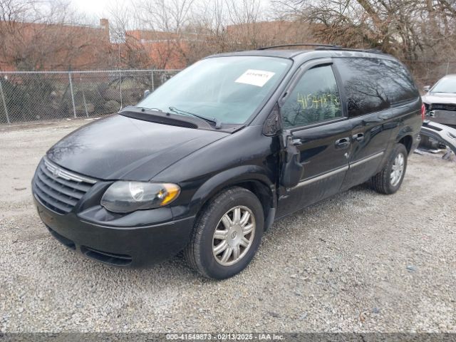 2005 CHRYSLER TOWN & COUNTRY 2C4GP54L05R429793 Photo 1