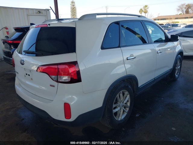KIA SORENTO LX 2015 5XYKT4A68FG597492 Image 4