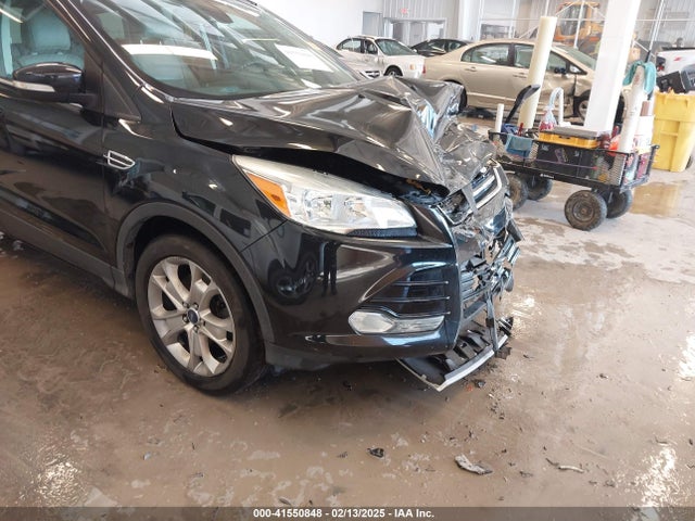 1FMCU0J9XFUA42591 Ford Escape Titanium