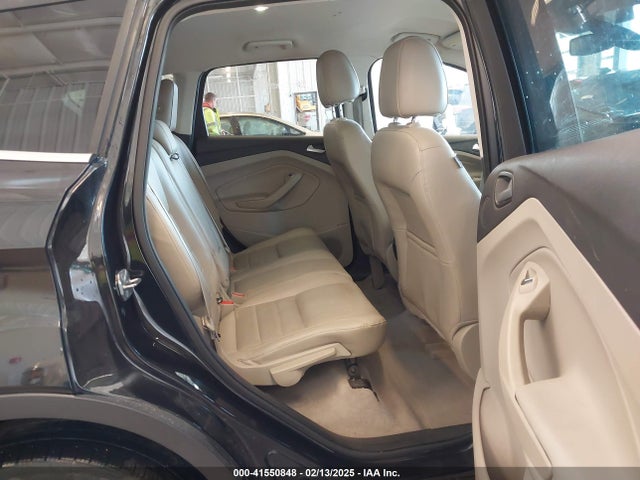 1FMCU0J9XFUA42591 Ford Escape Titanium