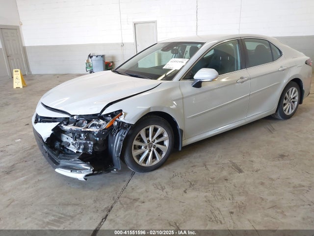 4T1R11AK5NU068283 Toyota CAMRY LE