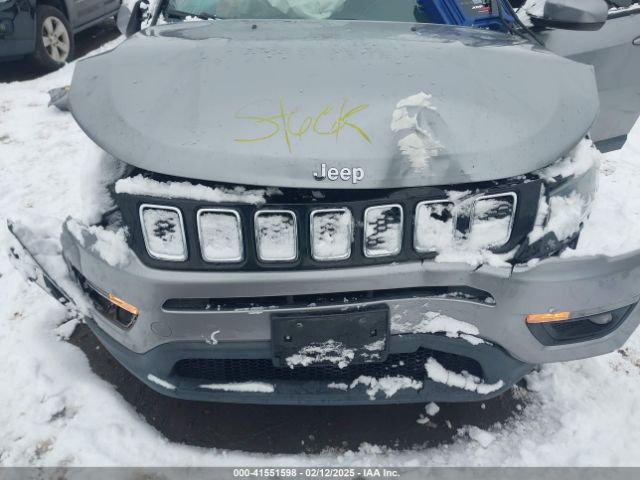 3C4NJDBB7JT256164 Jeep Compass Latitude 4x4