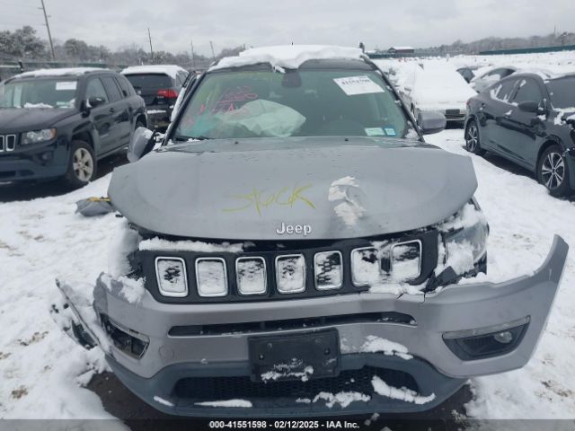 3C4NJDBB7JT256164 Jeep Compass Latitude 4x4