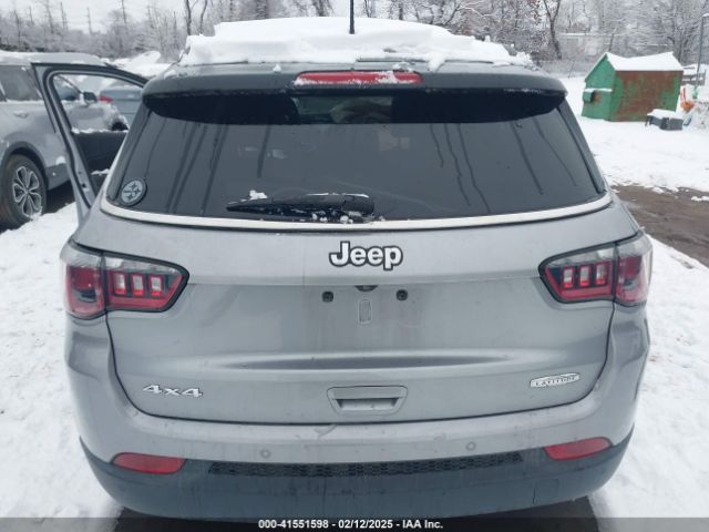 3C4NJDBB7JT256164 Jeep Compass Latitude 4x4
