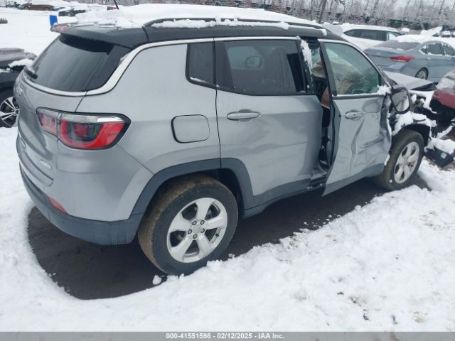3C4NJDBB7JT256164 Jeep Compass Latitude 4x4
