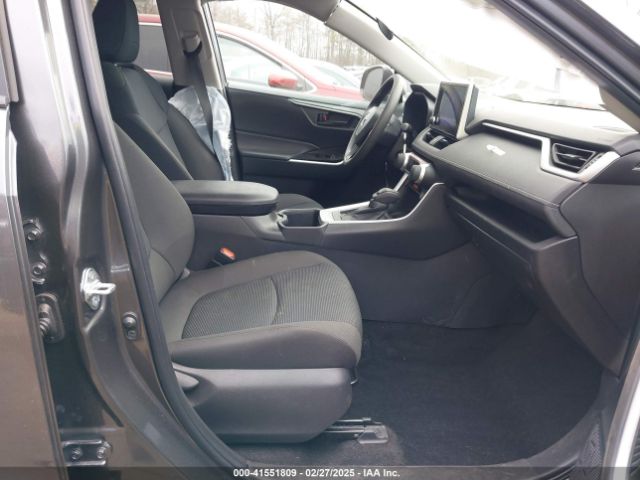 2T3K1RFV9RC294117 Toyota RAV4 LE