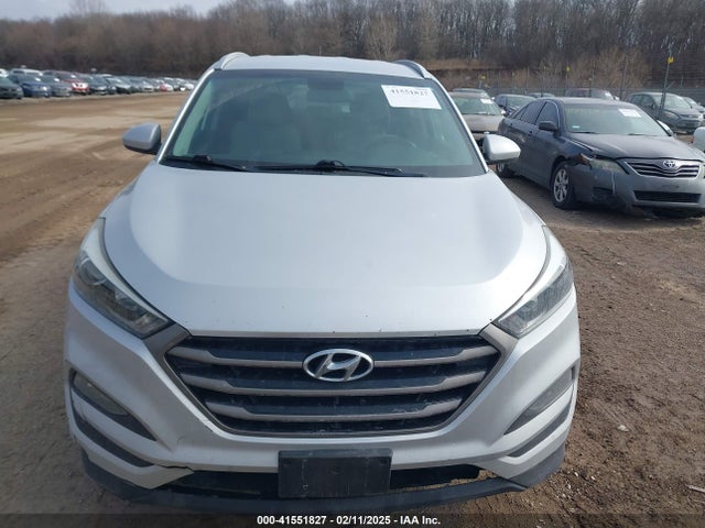 KM8J33A46GU075976 Hyundai TUCSON SE