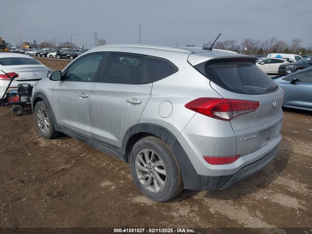 KM8J33A46GU075976 Hyundai TUCSON SE