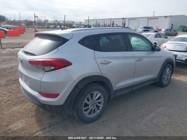 KM8J33A46GU075976 Hyundai TUCSON SE
