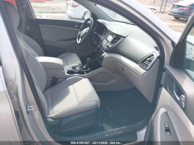 KM8J33A46GU075976 Hyundai TUCSON SE
