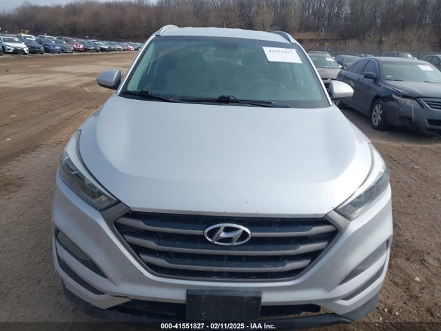 KM8J33A46GU075976 Hyundai TUCSON SE