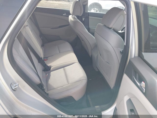 KM8J33A46GU075976 Hyundai TUCSON SE