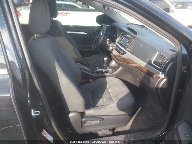 5TDZARFH2HS024055 Toyota Highlander Le