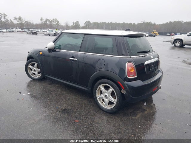 2007 MINI COOPER WMWMF33557TT55289 Photo 2