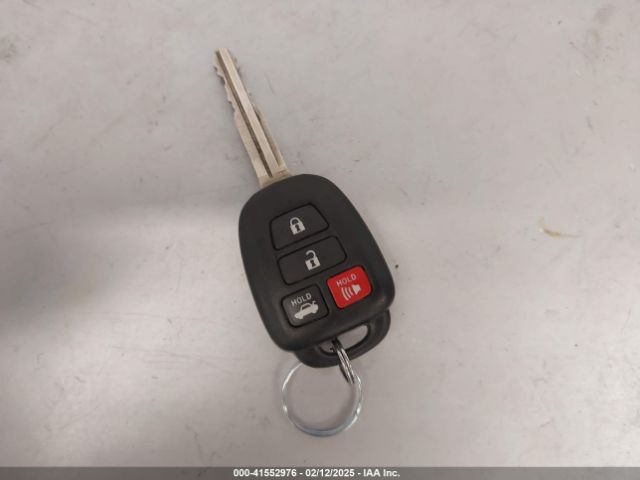 2T1BURHE2KC227300 Toyota COROLLA LE