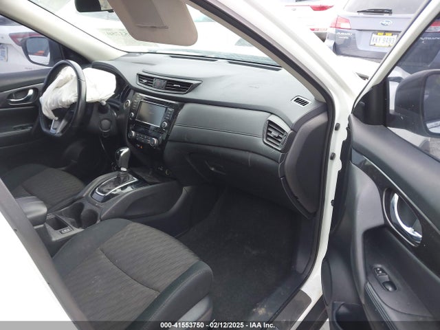 5N1AT2MV1JC830088 Nissan ROGUE SV