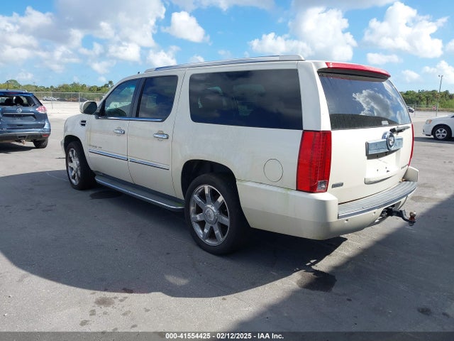 2011 CADILLAC ESCALADE 1GYS4HEF7BR242415 Photo 2